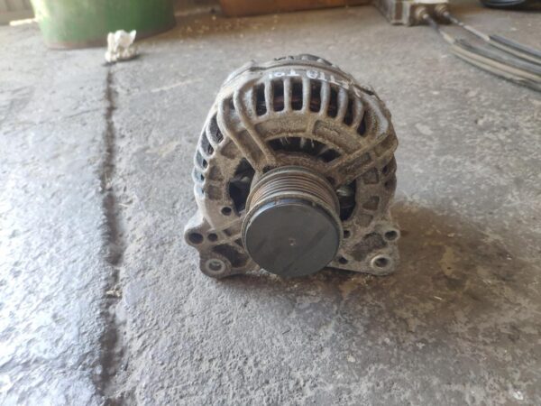 Alternador Volkswagen Jetta VI 1.6 (105 cv) TDI