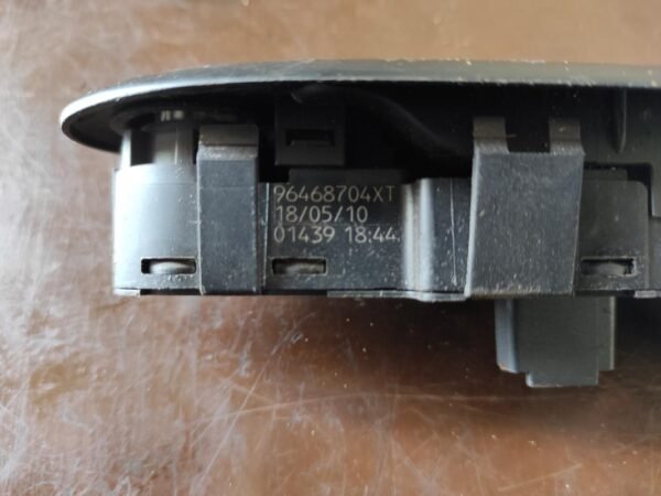 Mando elevalunas delantero izquierdo Peugeot 407 1.6 HDi (109 cv) - Imagen 3