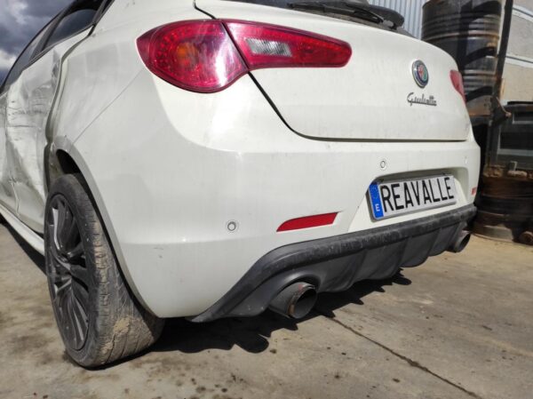 Paragolpe trasero Alfa Romeo Giulietta II 2.0 JTDM (170 cv) Start&Stop - Imagen 2