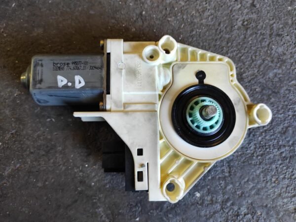 Motor elevalunas delantero derecho Audi A6 (4F,C6) 2.7 TDI V6 (180 cv)