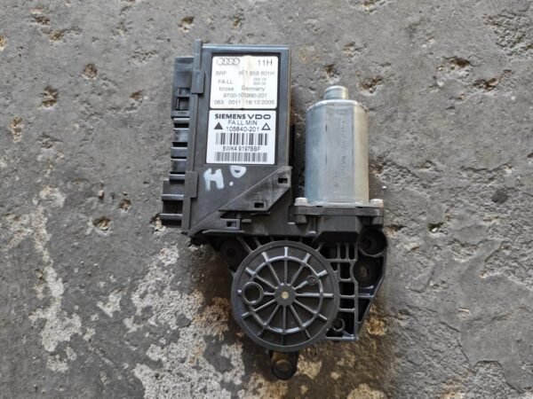 Motor elevalunas delantero izquierdo Audi A4 Avant (B7 8E) 2.0 TDI (140 cv)