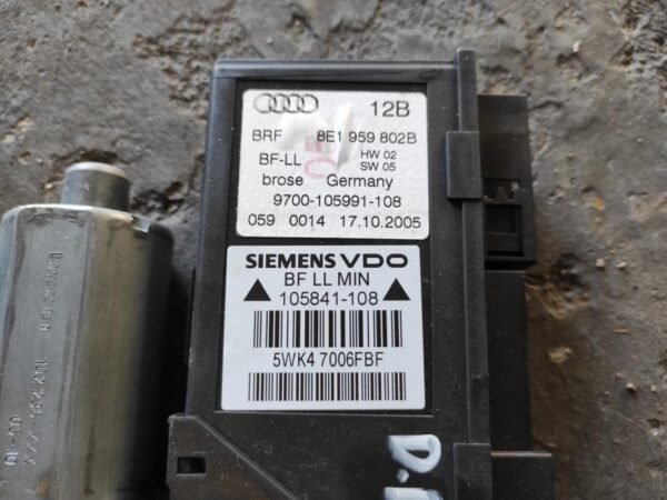 Motor elevalunas delantero derecho Audi A4 Avant (B7 8E) 2.0 TDI (140 cv) - Imagen 3