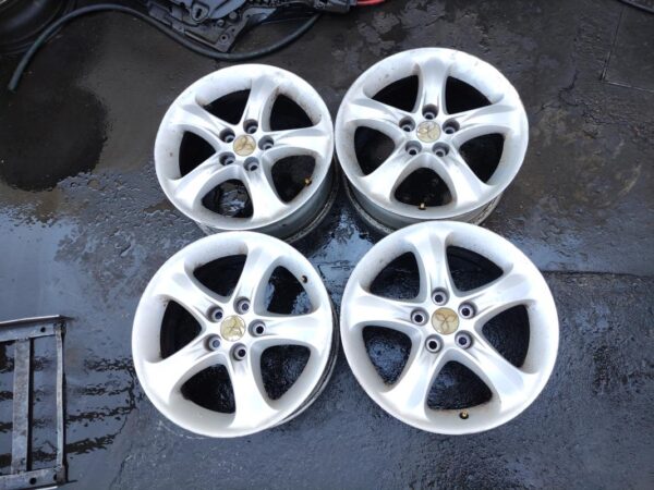 Llantas de 17 pulgadas Mitsubishi Grandis, 17x7JJ.