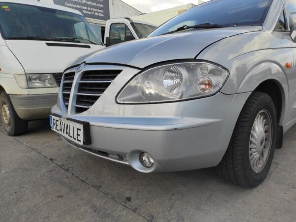 Paragolpe delantero Ssangyong Rodius I 2.7 Xid (165cv) - Imagen 2