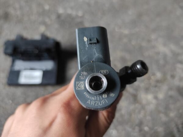 Inyector Mercedes Benz Clase C T-mod (S203) C 220 CDI T (143 cv) - Imagen 2