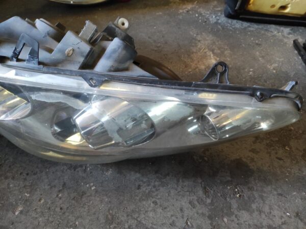 Faro izquierdo Peugeot 307 CC 2.0 HDi 135 (136 cv) - Imagen 2