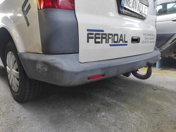 Paragolpe trasero Volkswagen Transporter V Autobús (7HB, 7HJ, 7EB, 7EJ, 7EF, 7EG, 7HF, 7E) 2.5 TDI (130 cv) - Imagen 2