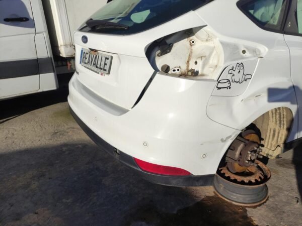 Paragolpe trasero Ford FOCUS III 1.5 TDCi (120 CV) - Imagen 2