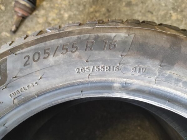 Juego de Neumáticos Michelin 205/55R16, año 2024. - Imagen 2