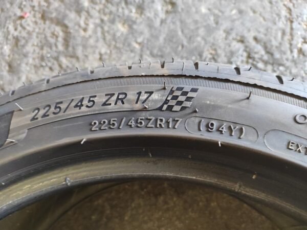 Juego de Neumáticos Michelin 225/45R17. - Imagen 2