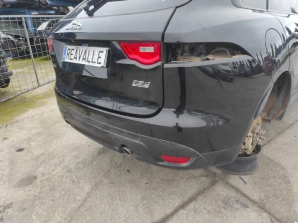 Paragolpe trasero Jaguar F-pace 2.0 SD4 AWD(241CV) - Imagen 3