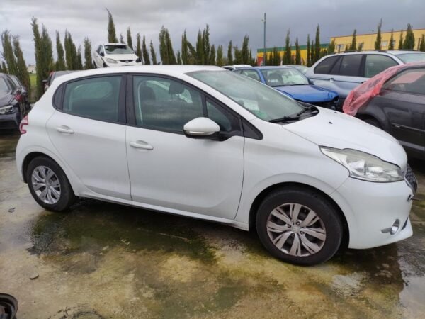 Despiece Peugeot 208 1.2 VTi (82 cv) 2013 - Imagen 2